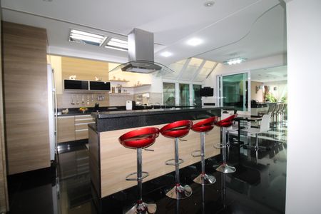 Casa à venda com 790m², 4 quartos e 8 vagasCozinha