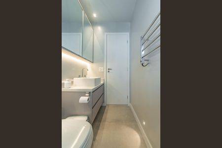 Apartamento à venda com 197m², 3 quartos e 3 vagas Apartamento à venda com 197m², 3 quartos e 3 vagasBanheiro da Suíte 1