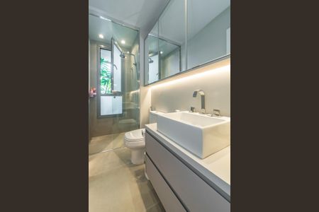 Apartamento à venda com 197m², 3 quartos e 3 vagas Apartamento à venda com 197m², 3 quartos e 3 vagasBanheiro da Suíte 1