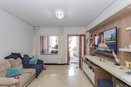 Casa à venda com 250m², 3 quartos e 2 vagasSala