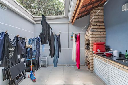 Casa à venda com 250m², 3 quartos e 2 vagasÁrea de Serviço