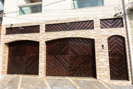 Casa para alugar com 280m², 3 quartos e 3 vagas Casa para alugar com 280m², 3 quartos e 3 vagasFachada
