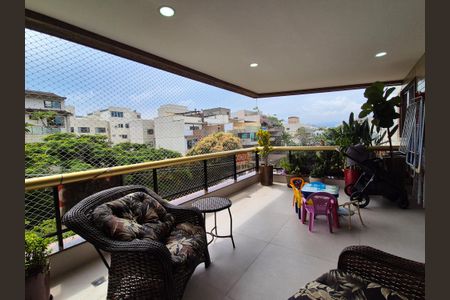 Apartamento à venda com 170m², 3 quartos e 2 vagasVaranda