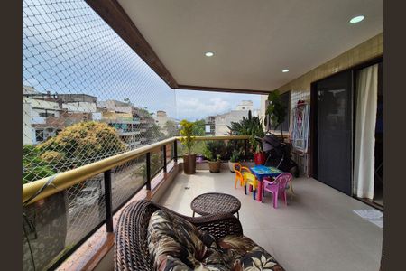 Apartamento à venda com 170m², 3 quartos e 2 vagasVaranda