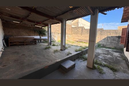 Casa à venda com 243m², 3 quartos e 2 vagas Casa à venda com 243m², 3 quartos e 2 vagasQuintal
