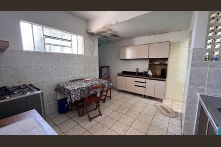 Casa à venda com 243m², 3 quartos e 2 vagas Casa à venda com 243m², 3 quartos e 2 vagasCozinha