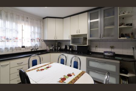 Casa à venda com 208m², 5 quartos e 5 vagas Casa à venda com 208m², 5 quartos e 5 vagasCozinha