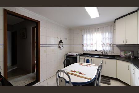 Casa à venda com 208m², 5 quartos e 5 vagas Casa à venda com 208m², 5 quartos e 5 vagasCozinha