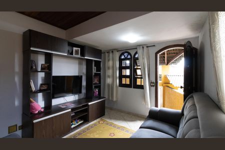 Casa à venda com 208m², 5 quartos e 5 vagas Casa à venda com 208m², 5 quartos e 5 vagasSala