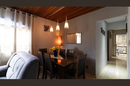 Casa à venda com 208m², 5 quartos e 5 vagas Casa à venda com 208m², 5 quartos e 5 vagasSala