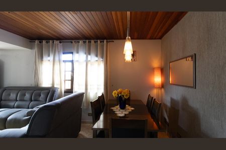 Casa à venda com 208m², 5 quartos e 5 vagas Casa à venda com 208m², 5 quartos e 5 vagasSala