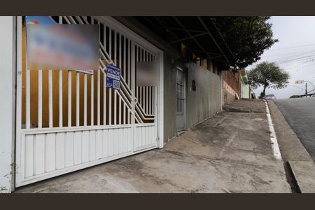 Casa à venda com 208m², 5 quartos e 5 vagas Casa à venda com 208m², 5 quartos e 5 vagasFachada e plaquinha