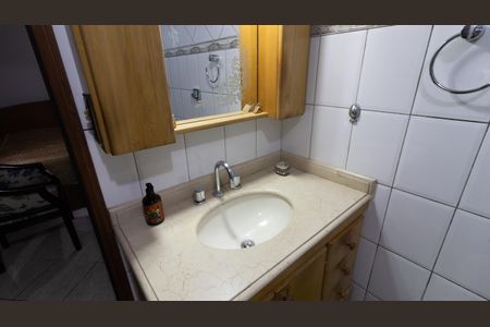 Casa à venda com 208m², 5 quartos e 5 vagas Casa à venda com 208m², 5 quartos e 5 vagasBanheiro da Suíte