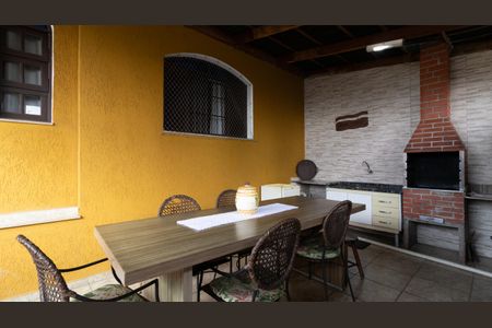 Casa à venda com 208m², 5 quartos e 5 vagas Casa à venda com 208m², 5 quartos e 5 vagasEspaço Gourmet