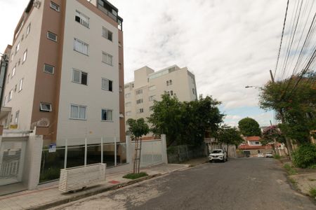 Apartamento à venda com 130m², 2 quartos e 2 vagas Apartamento à venda com 130m², 2 quartos e 2 vagasFachada