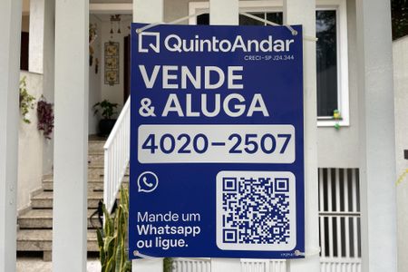 Casa à venda com 380m², 3 quartos e 6 vagas Casa à venda com 380m², 3 quartos e 6 vagasFachada