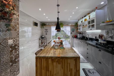 Casa à venda com 380m², 3 quartos e 6 vagas Casa à venda com 380m², 3 quartos e 6 vagasCozinha