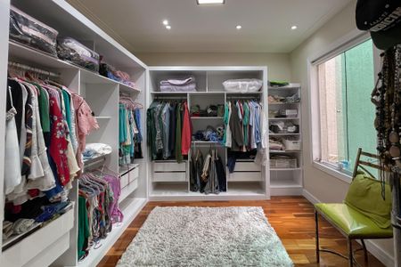 Casa à venda com 380m², 3 quartos e 6 vagas Casa à venda com 380m², 3 quartos e 6 vagasCloset - Suíte