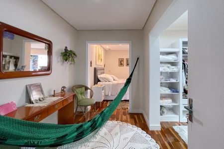 Casa à venda com 380m², 3 quartos e 6 vagas Casa à venda com 380m², 3 quartos e 6 vagasAcesso - Suíte
