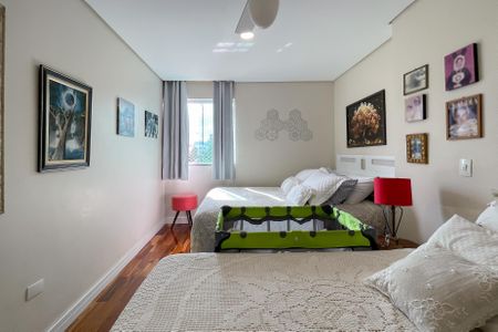 Casa à venda com 380m², 3 quartos e 6 vagas Casa à venda com 380m², 3 quartos e 6 vagasQuarto 2