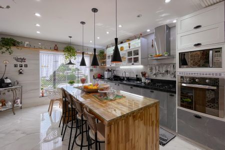 Casa à venda com 380m², 3 quartos e 6 vagas Casa à venda com 380m², 3 quartos e 6 vagasCozinha