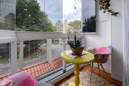 Casa à venda com 380m², 3 quartos e 6 vagas Casa à venda com 380m², 3 quartos e 6 vagasSacada - Suíte