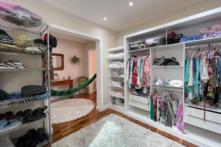 Casa à venda com 380m², 3 quartos e 6 vagas Casa à venda com 380m², 3 quartos e 6 vagasCloset - Suíte