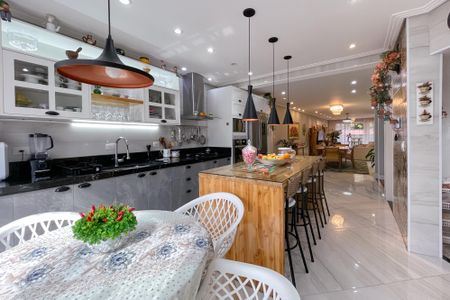 Casa à venda com 380m², 3 quartos e 6 vagas Casa à venda com 380m², 3 quartos e 6 vagasCozinha