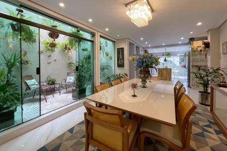 Casa à venda com 380m², 3 quartos e 6 vagas Casa à venda com 380m², 3 quartos e 6 vagasSala de Jantar