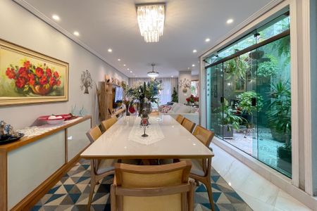 Casa à venda com 380m², 3 quartos e 6 vagas Casa à venda com 380m², 3 quartos e 6 vagasSala de Jantar