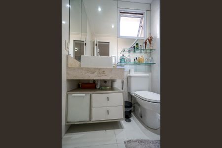 Apartamento à venda com 110m², 3 quartos e 2 vagas Apartamento à venda com 110m², 3 quartos e 2 vagasBanheiro da suíte