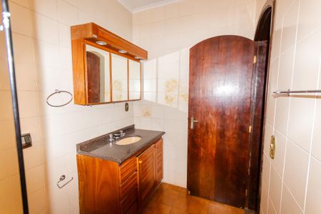 Casa à venda com 318m², 5 quartos e 6 vagas Casa à venda com 318m², 5 quartos e 6 vagasBanheiro da Suíte 2