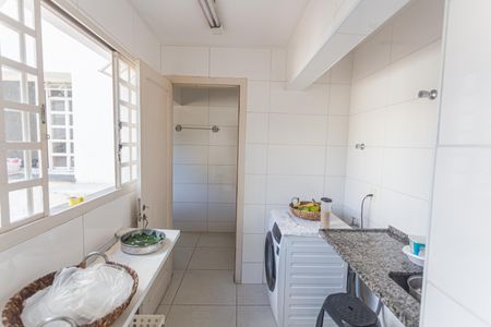 Casa à venda com 206m², 5 quartos e 1 vagaÁrea de Serviço 1