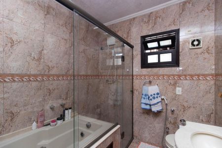 Casa à venda com 440m², 3 quartos e 5 vagas Casa à venda com 440m², 3 quartos e 5 vagasBanheiro da Suíte