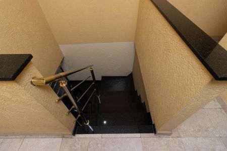 Casa à venda com 440m², 3 quartos e 5 vagas Casa à venda com 440m², 3 quartos e 5 vagasEscada