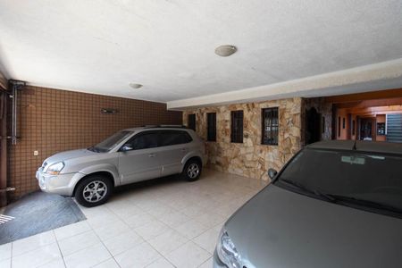 Casa à venda com 440m², 3 quartos e 5 vagas Casa à venda com 440m², 3 quartos e 5 vagasGaragem