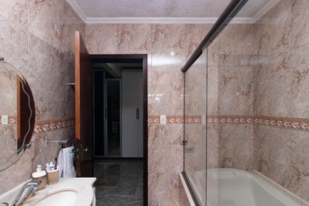Casa à venda com 440m², 3 quartos e 5 vagas Casa à venda com 440m², 3 quartos e 5 vagasBanheiro da Suíte