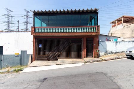Casa à venda com 440m², 3 quartos e 5 vagas Casa à venda com 440m², 3 quartos e 5 vagasFachada