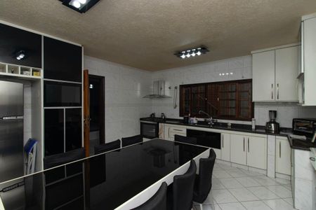 Casa à venda com 440m², 3 quartos e 5 vagas Casa à venda com 440m², 3 quartos e 5 vagasCozinha