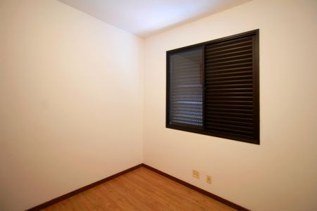 Apartamento à venda com 120m², 4 quartos e 2 vagasQuarto 2