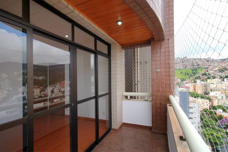 Apartamento à venda com 120m², 4 quartos e 2 vagasVaranda da Sala