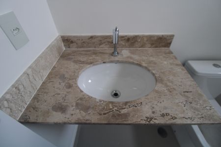 Apartamento à venda com 74m², 2 quartos e 2 vagasBanheiro da Suíte 1