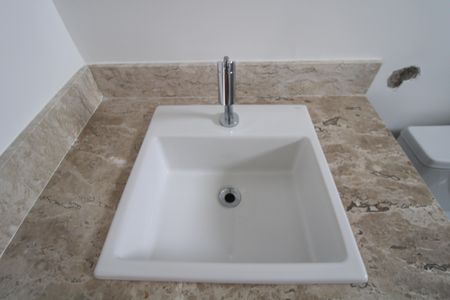 Apartamento à venda com 74m², 2 quartos e 2 vagasBanheiro da Suíte 2