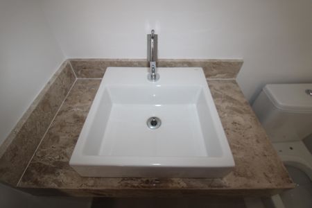 Apartamento à venda com 74m², 2 quartos e 2 vagasBanheiro da Suíte 2