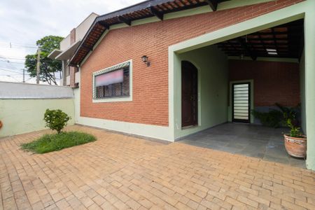 Casa à venda com 174m², 3 quartos e 3 vagas Casa à venda com 174m², 3 quartos e 3 vagasGaragem