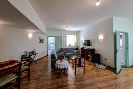 Casa à venda com 155m², 4 quartos e 1 vaga Casa à venda com 155m², 4 quartos e 1 vagaSala