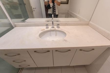 Apartamento à venda com 90m², 2 quartos e 2 vagas Apartamento à venda com 90m², 2 quartos e 2 vagasBanheiro