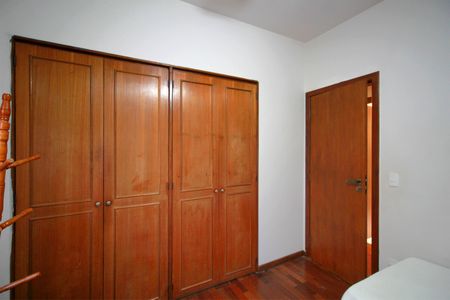 Apartamento à venda com 140m², 3 quartos e 2 vagasQuarto 2