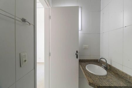 Casa de condomínio à venda com 68m², 2 quartos e 1 vaga Casa de condomínio à venda com 68m², 2 quartos e 1 vagaBanheiro da Suíte 1