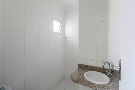 Casa de condomínio à venda com 68m², 2 quartos e 1 vaga Casa de condomínio à venda com 68m², 2 quartos e 1 vagaBanheiro da Suíte 2